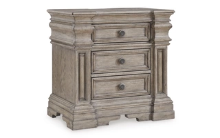 THREE DRAWER NIGHT STAND Blairhurst Light Grayish BrownB916-93 ASHLEY
