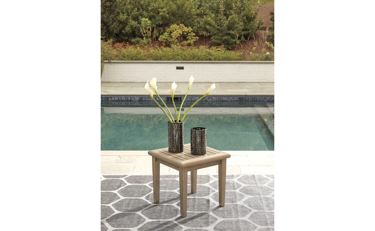 P805-702 Gerianne SQUARE END TABLE