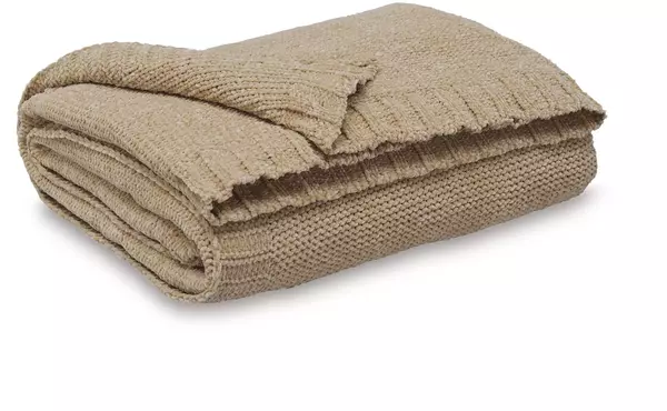 anawood gold throw (3/cs) by ashley