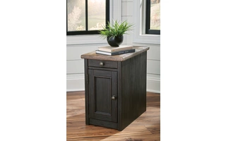 CHAIR SIDE END TABLE Tyler Creek Grayish Brown/BlackT736-7 ASHLEY