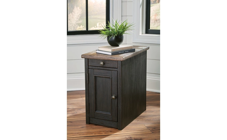 Tyler Creek CHAIR SIDE END TABLE ASHLEY Grayish Brown/Black T736-7