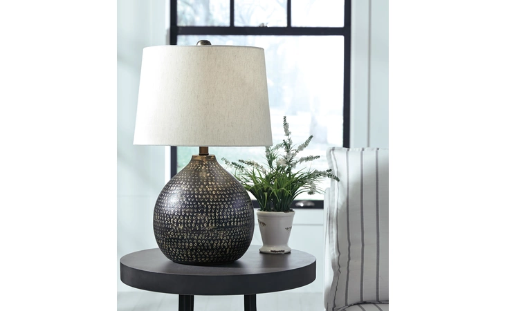 Maire METAL TABLE LAMP (1/CN) ASHLEY Black/Gold Finish L207294