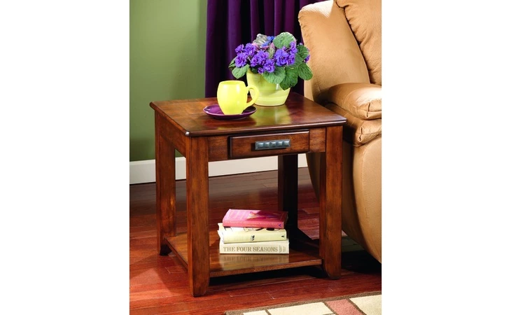 T224-3  END TABLE-OCCASIONAL-LUCCA
