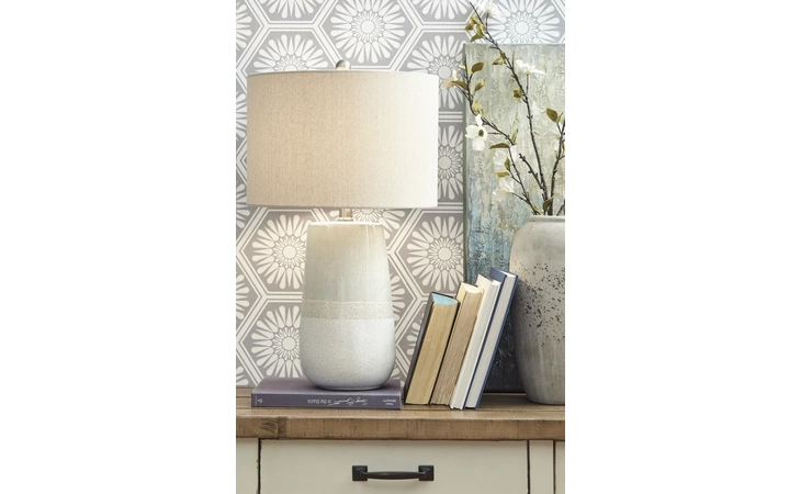 Shavon CERAMIC TABLE LAMP (1/CN) ASHLEY Beige/White L100724