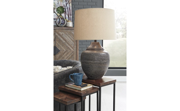Olinger METAL TABLE LAMP (1/CN) ASHLEY Brown L207404
