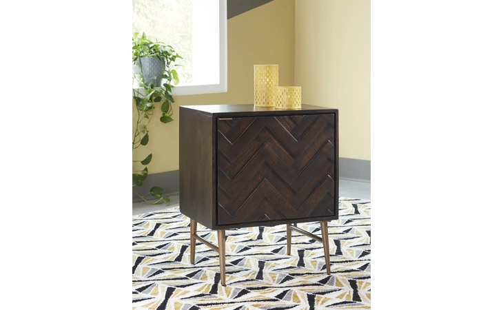 Dorvale ACCENT CABINET ASHLEY Brown A4000265