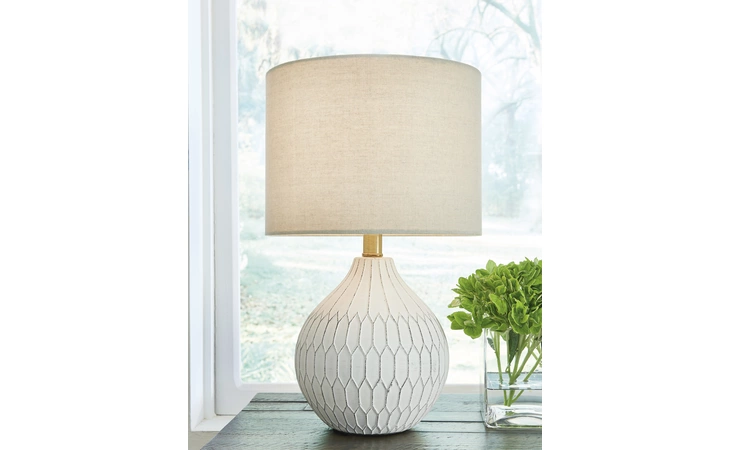 Wardmont CERAMIC TABLE LAMP (1/CN) ASHLEY White L180094