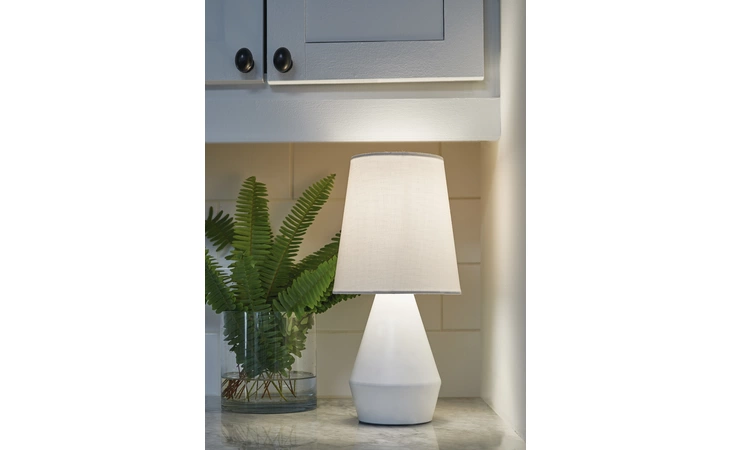 Lanry METAL TABLE LAMP (1/CN) ASHLEY Metal Table Lamp (1/CN) L204384