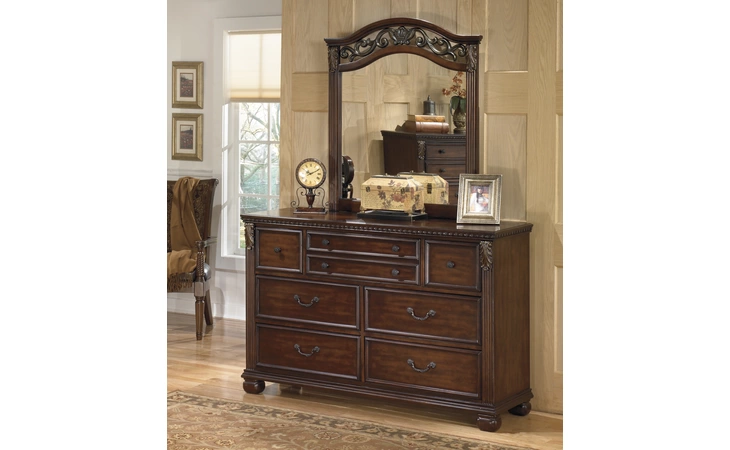 Leahlyn DRESSER ASHLEY Warm Brown B526-31