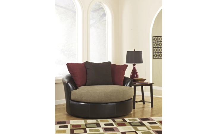 2840021  OVERSIZED SWIVEL ACCENT CHAIR